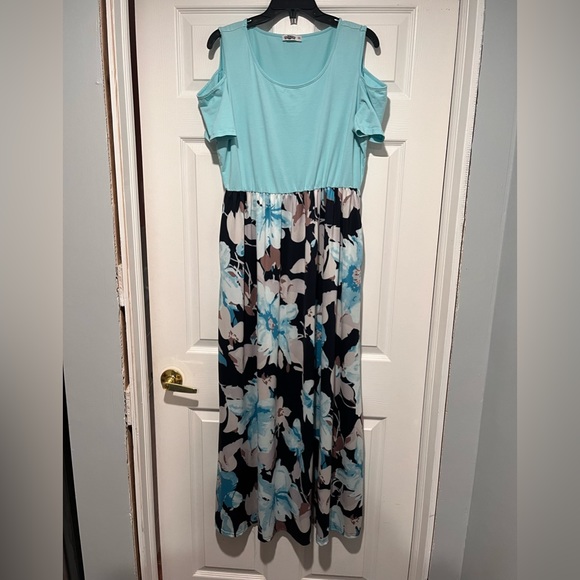 Stylewood short sleeve, cold shoulder floral maxi dress w/ pockets size XX large - Picture 10 of 16
